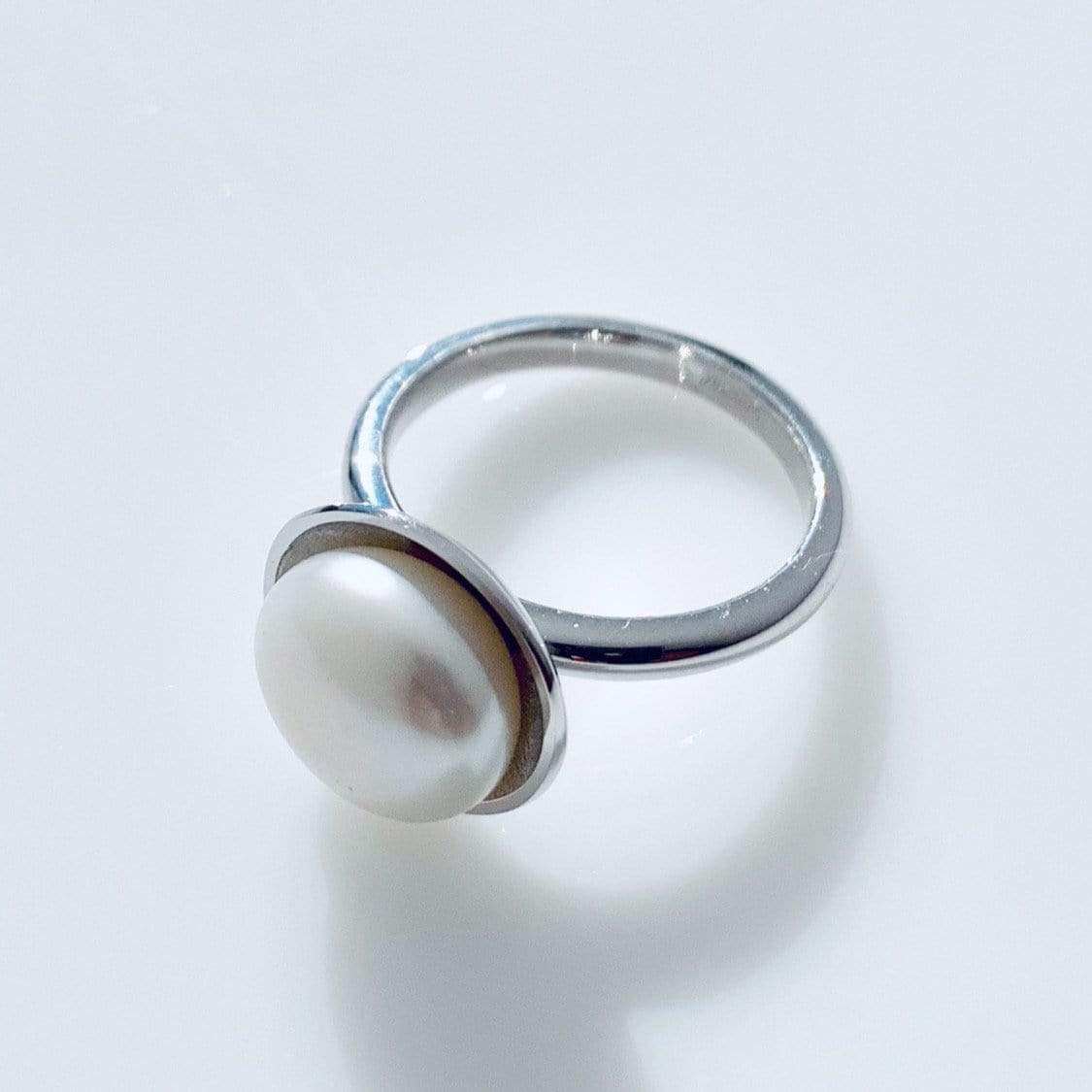 Pearlish Medium Round Shaped Fancy Cup Ring